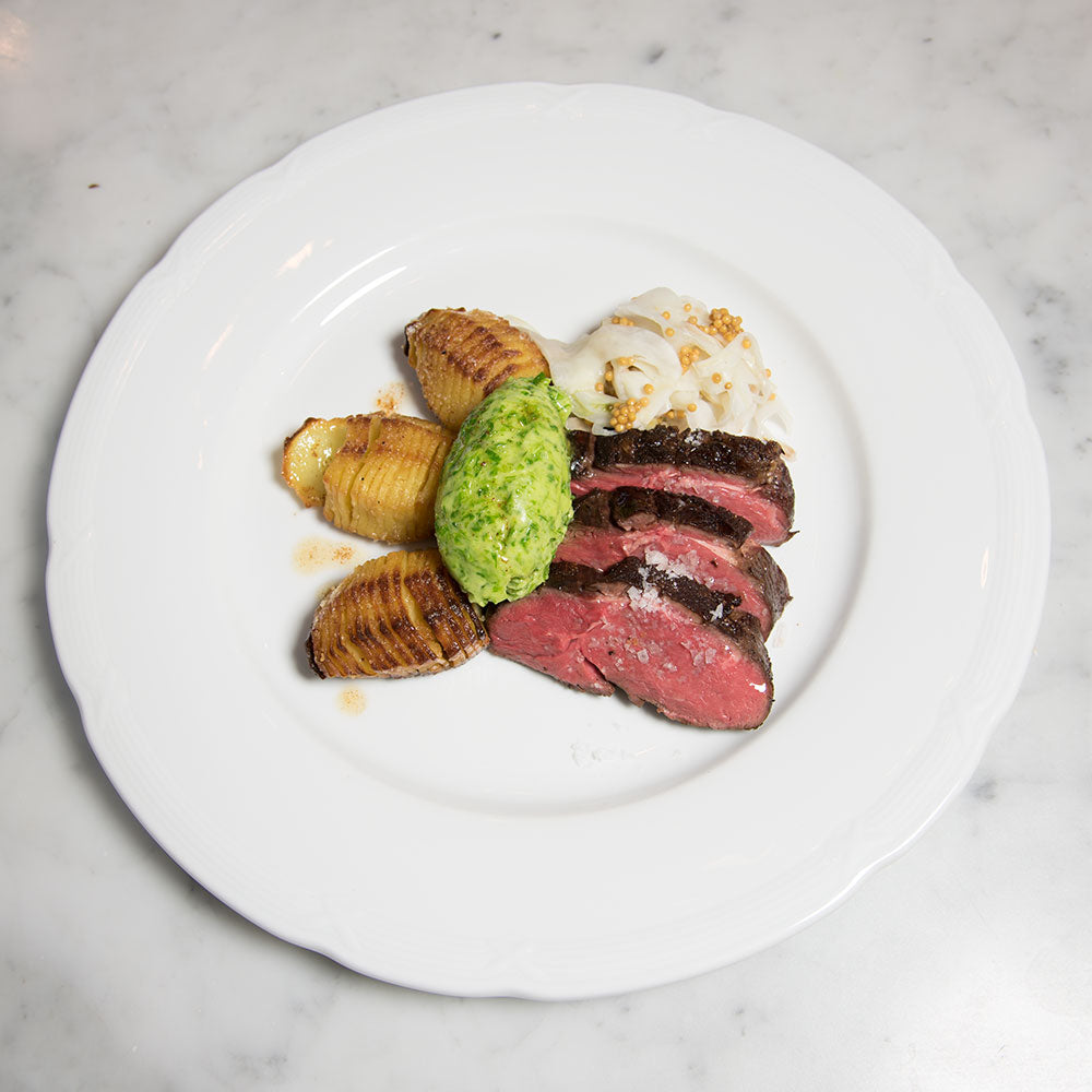 Helstekt Ytterfilé med Ramslökssmör, Hasselbackspotatis & Picklad Fänkål