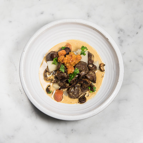 Viltgryta med Svamp, Grädde & Rårörda Hjortron