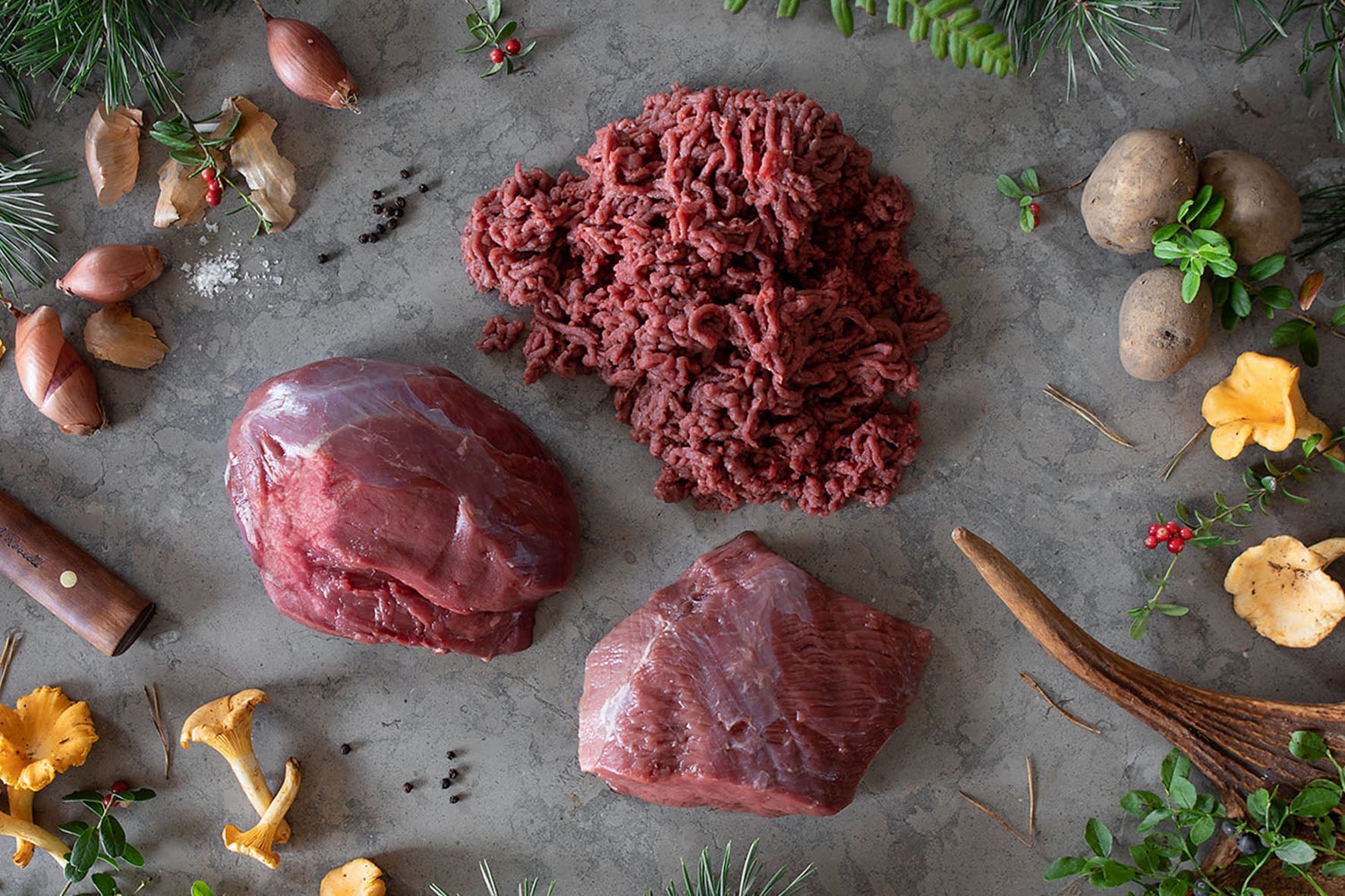 Gläntans älglåda med styckdetaljer och färs av älgkött som köps online