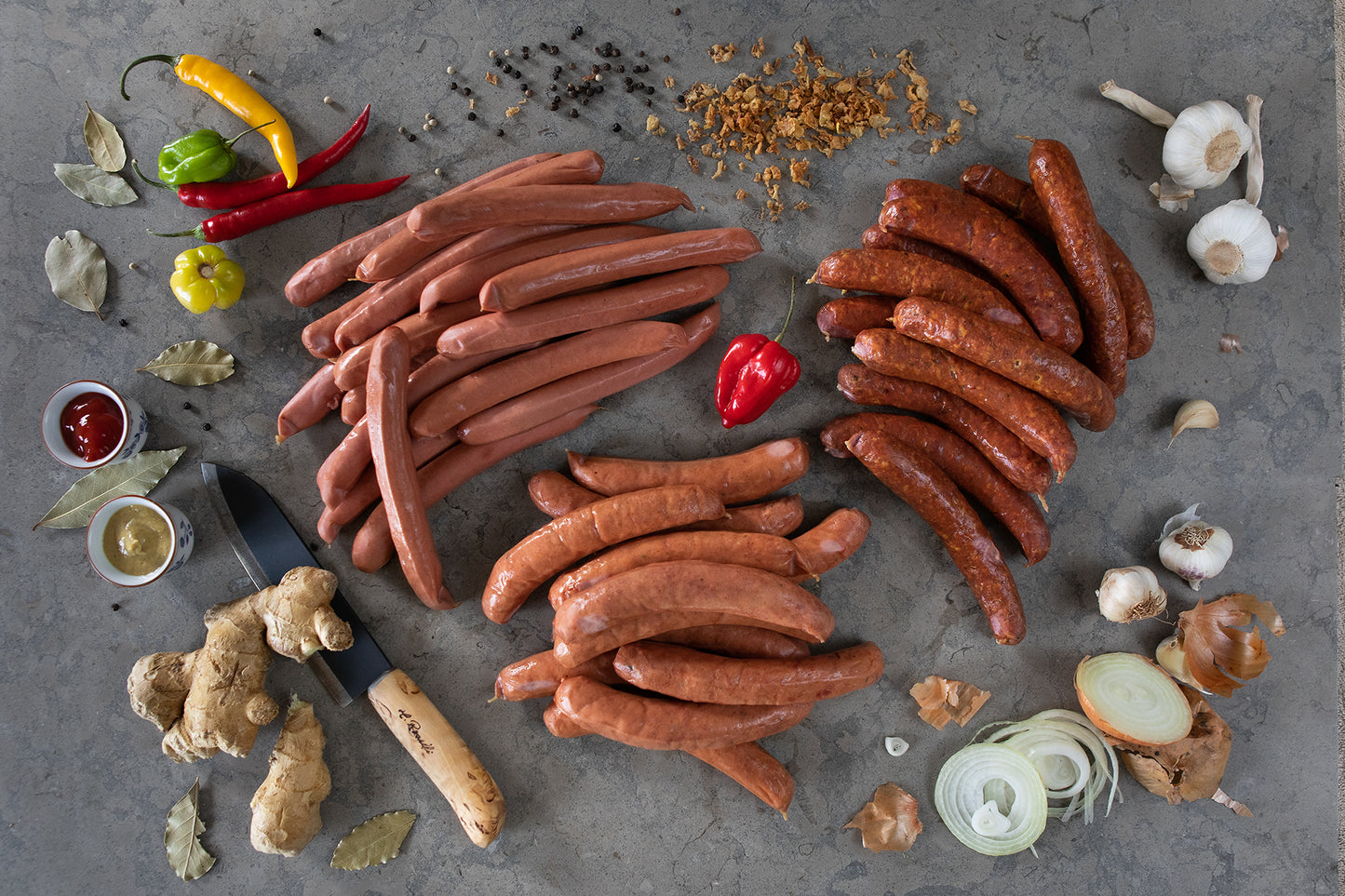 Köp viltkorv. Innehåller chorizo från hjort samt wienerkorv och bratwurst från vildsvin.