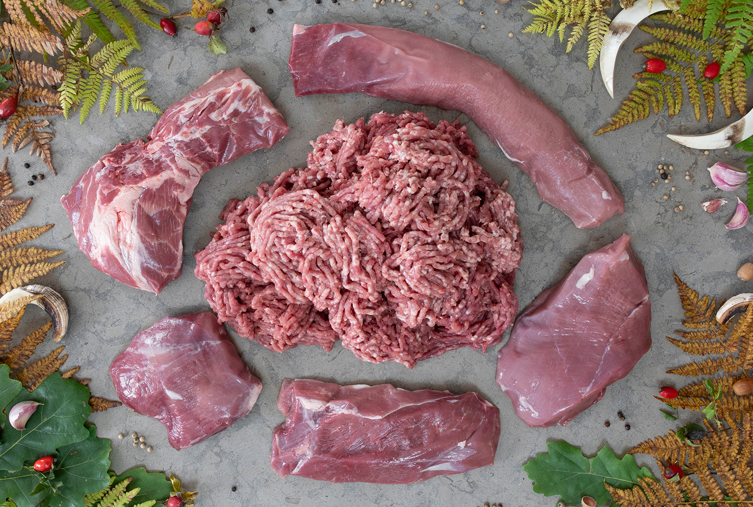 Vildsvinlådan innehåller fina bitar av vildsvinskött som redo att lägga dirket i pannan. Vildsvinfärs som passar till alla färsrätter